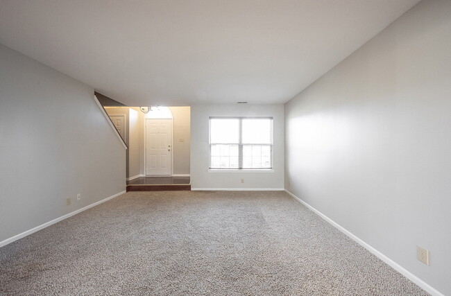 Building Photo - "Spacious 4-Bedroom Retreat with 2.5 Baths...