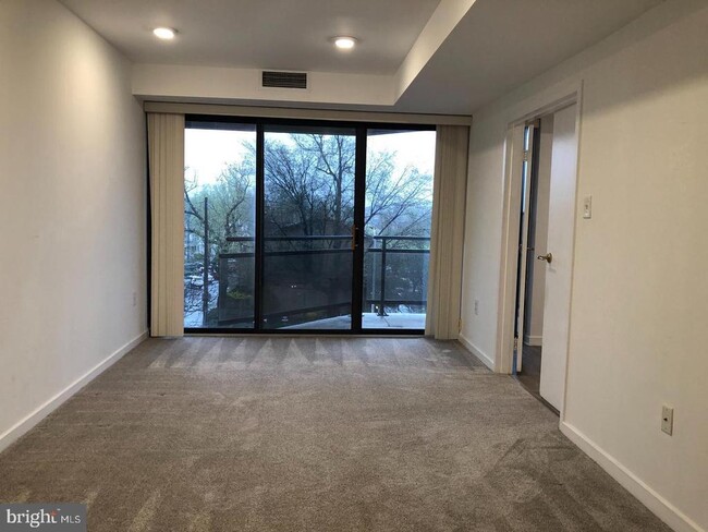 Building Photo - 1530 Key Blvd