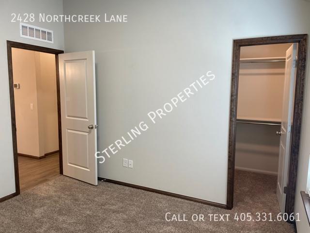 Building Photo - 2428 Northcreek Ln