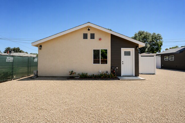 Building Photo - 4805 Charlotte Way