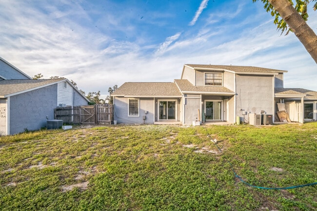Building Photo - 1240 Dovehill Dr