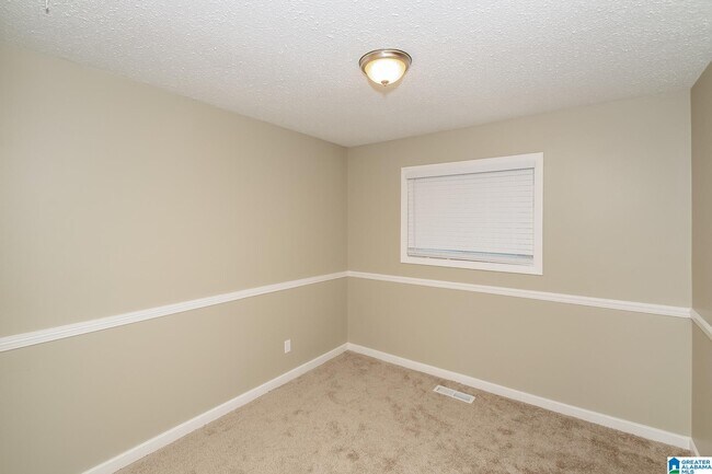 Building Photo - 1309 Lake Ln NE