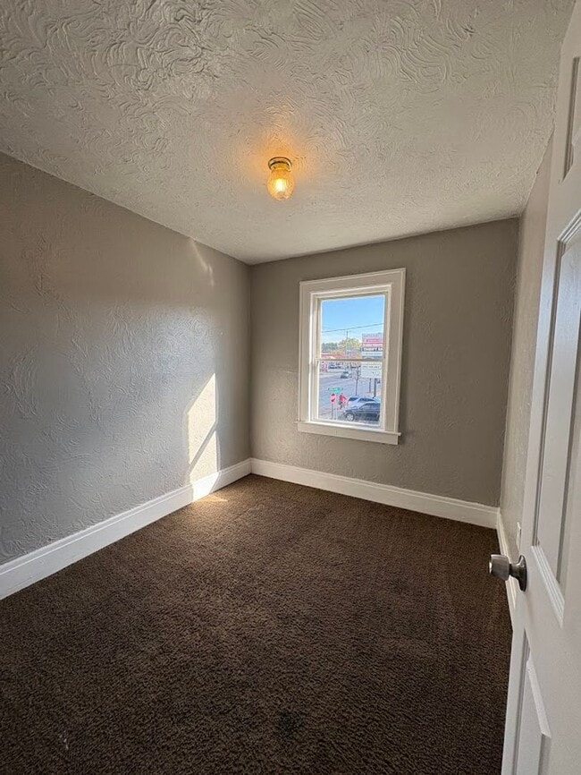 Building Photo - Three bedroom one bathroom townhouse for rent