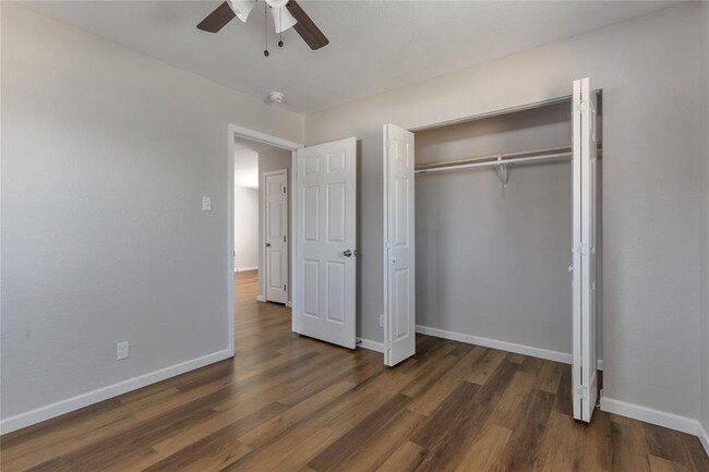 Building Photo - 809 John Adams Dr