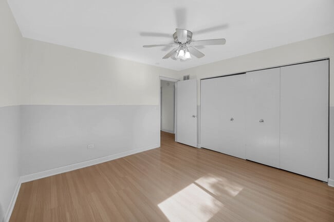 Building Photo - 1468 N Picadilly Cir
