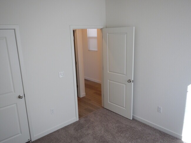 Building Photo - 3613 Misty Lk Dr