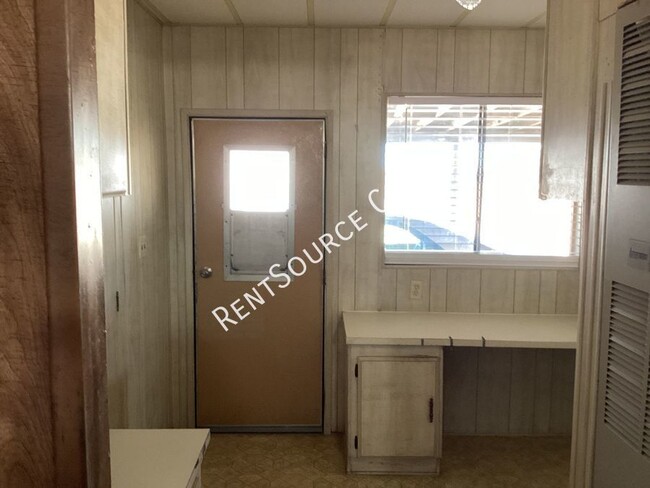 Building Photo - San Bernardino County Rental located in Ne...