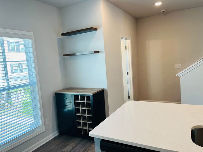 Building Photo - Stunning 3 bedroom, 3.5 bathroom townhome ...