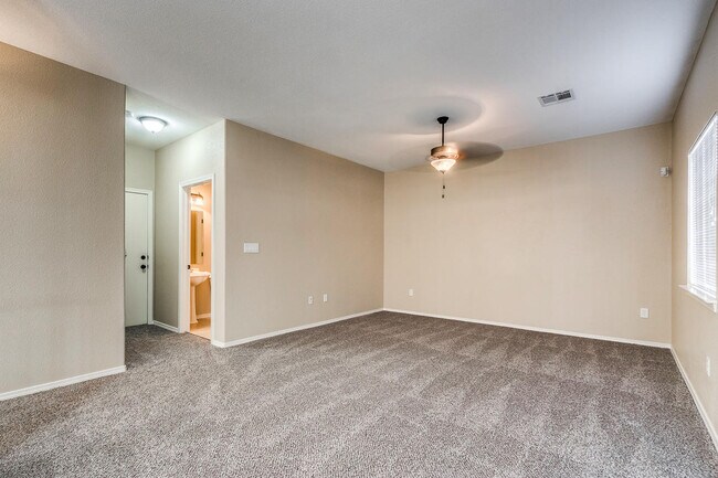 Building Photo - 3172 Hidden Valley Dr