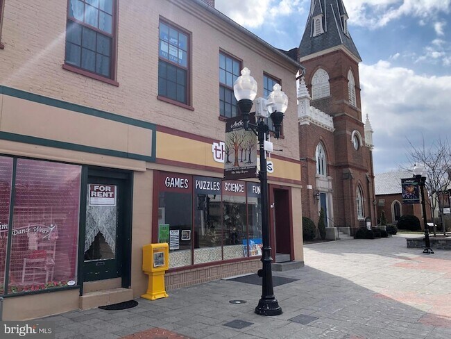 Building Photo - 104 S Loudoun St