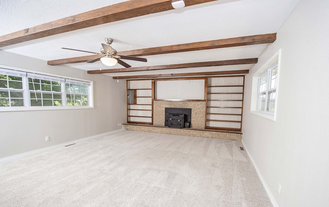 Building Photo - Privacy Fenced, 3 bed 3 bath in South Springfield (Ask about our special)