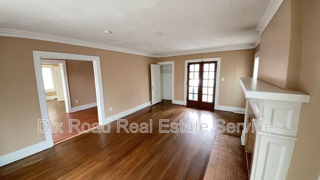 Building Photo - 15 Vassar Dr