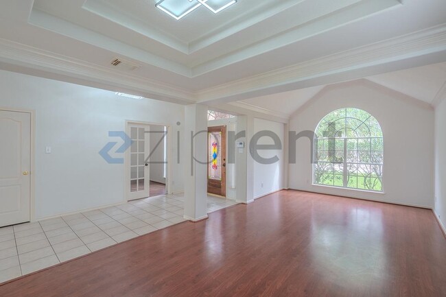 Building Photo - 14107 White Oak Gardens Dr