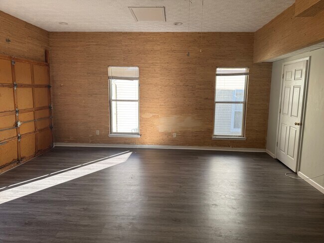 Building Photo - 2074 Hopkins Mill Rd