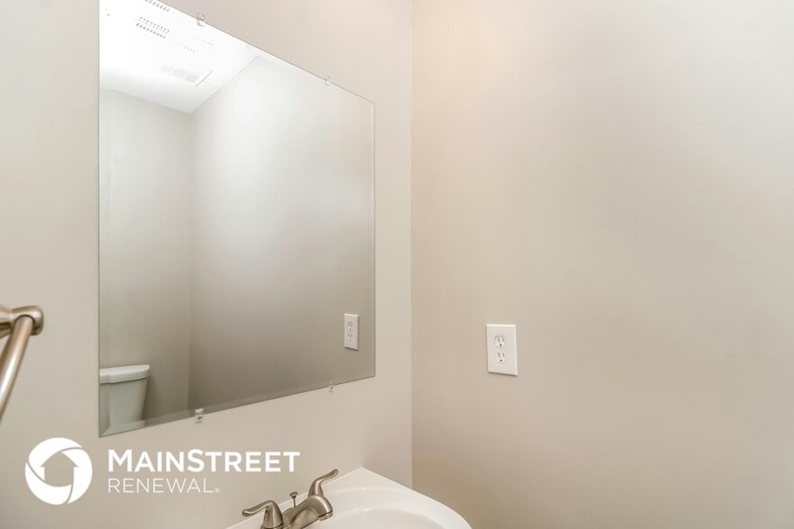 Building Photo - 3921 Springbrook Dr