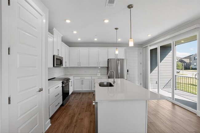 Building Photo - 213 Flowers Ave