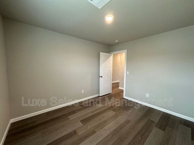 Building Photo - 10516 SW 41st Pl