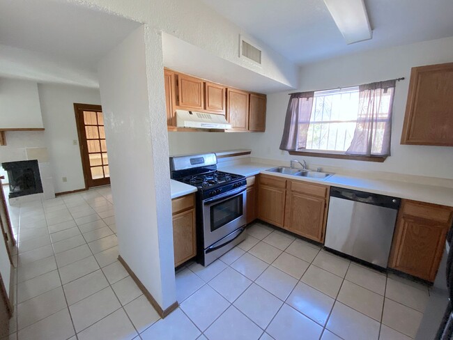 Building Photo - Northeast El Paso 3 bed with Refrig A/C