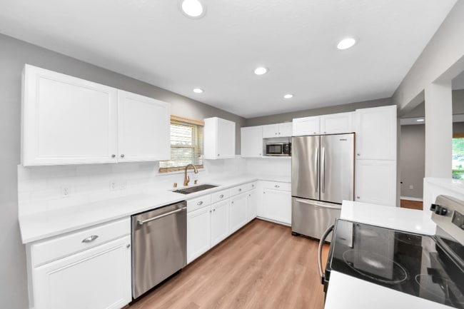 Building Photo - 25603 Pine Acres Cir