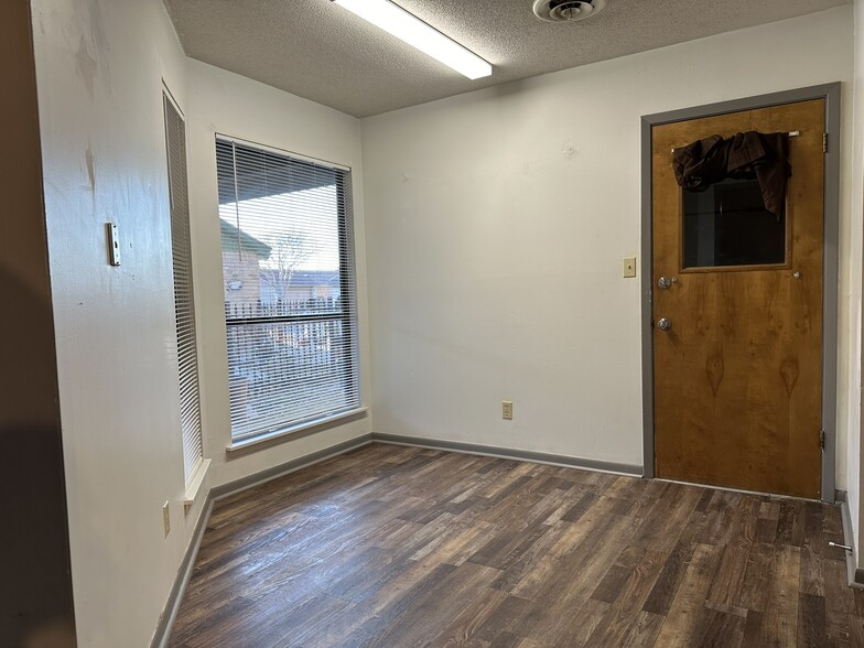 Building Photo - 103 Montego Ct