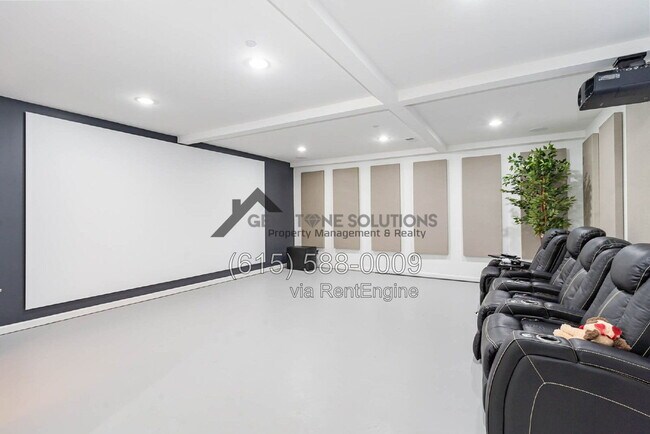 Building Photo - 6343 Wildwood Dr