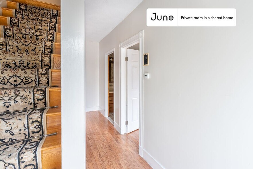 Building Photo - Room in Shared 6 bed/1.5 bath home in Somerville