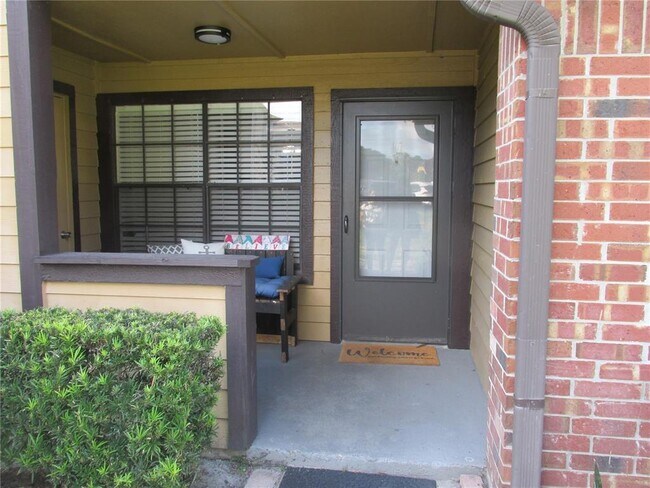 Building Photo - 320 Forestway Cir