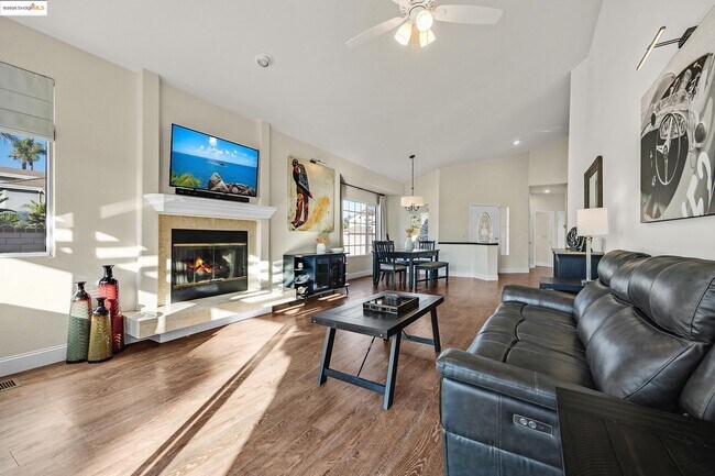 Building Photo - 2380 Wayfarer Dr
