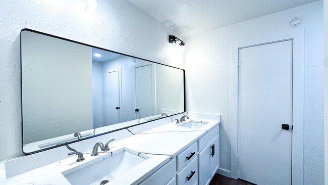 Building Photo - 8421 Randy Dr