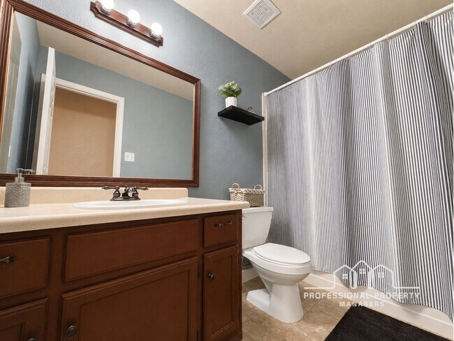 Building Photo - “Spacious 4-Bedroom, 2-Bath Home with Solar Panels in Yuma”