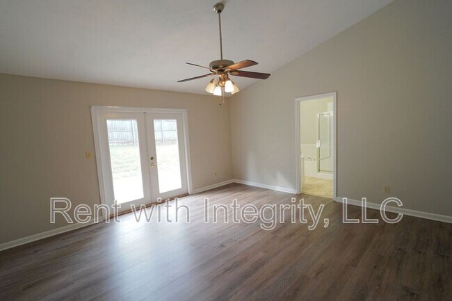 Building Photo - 1908 Wagon Wheel Cir E