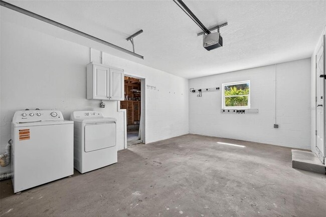 Building Photo - 3102 Dupont St S