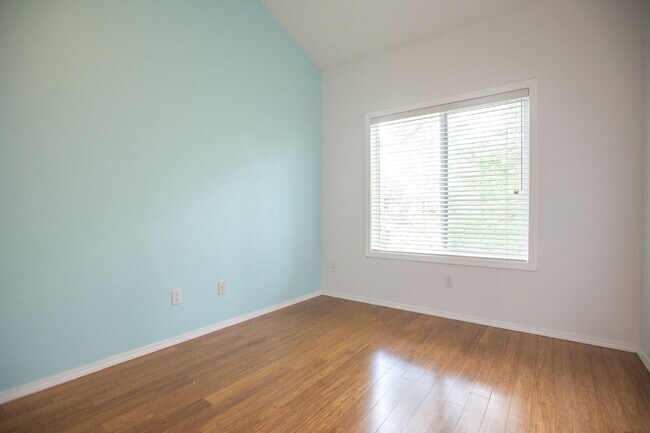 Building Photo - 11370 SW Thunder Terrace