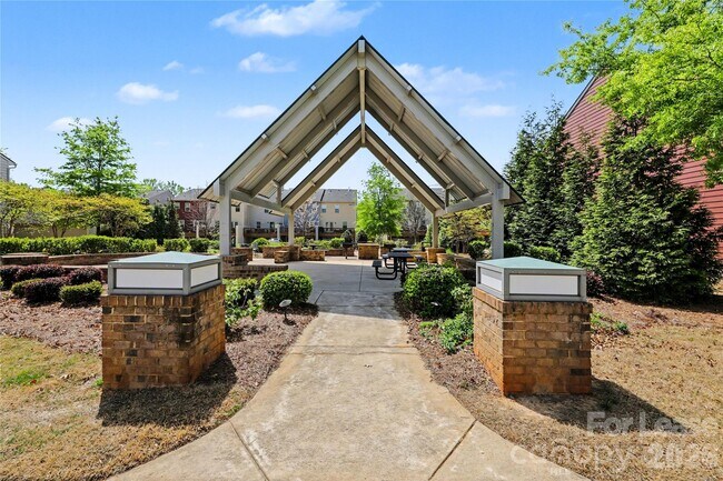 Building Photo - 4011 Zilker Park Dr