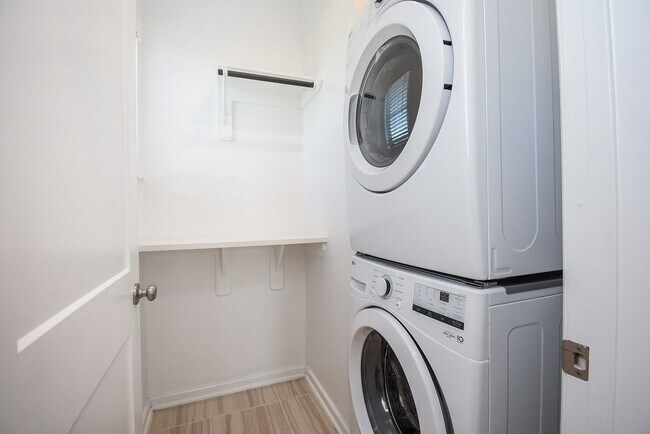 Building Photo - 7643 Green Bulrush Wy