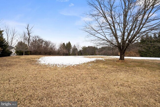 Building Photo - 22929 Frederick Rd