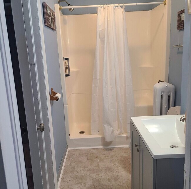 Bathroom - 83 Murray St