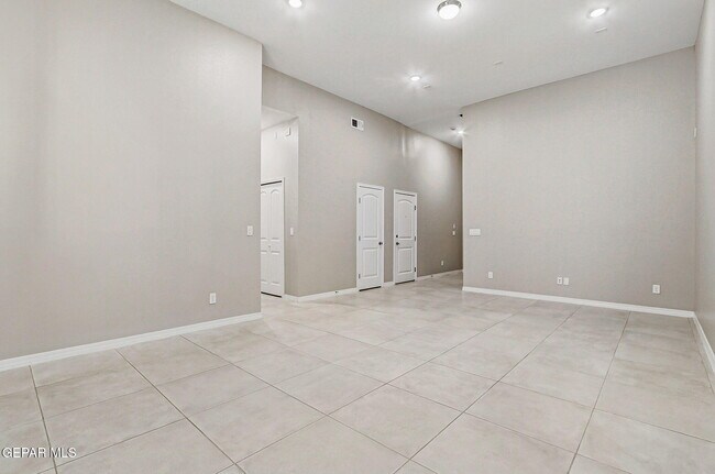 Building Photo - 916 Keenland Ave