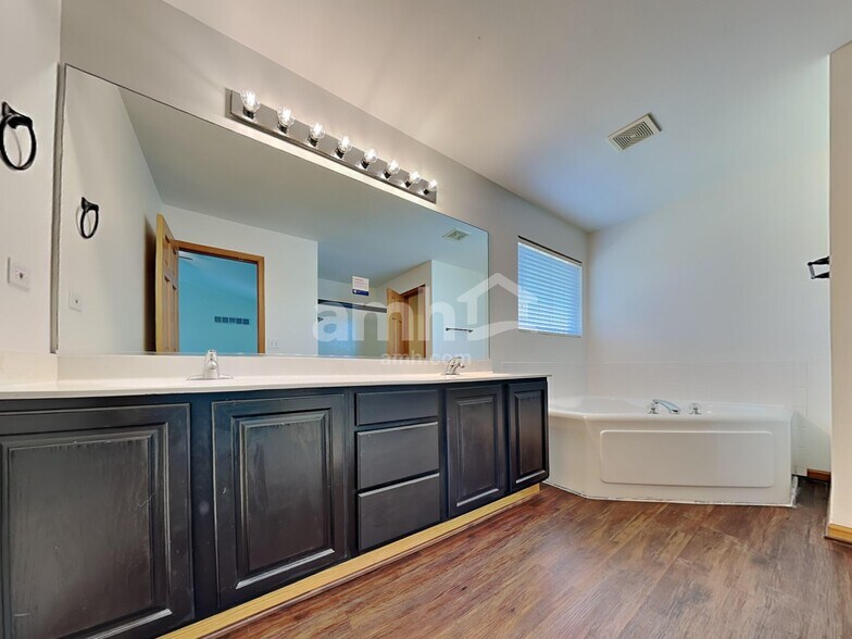 Building Photo - 5607 Sierra Highlands Dr