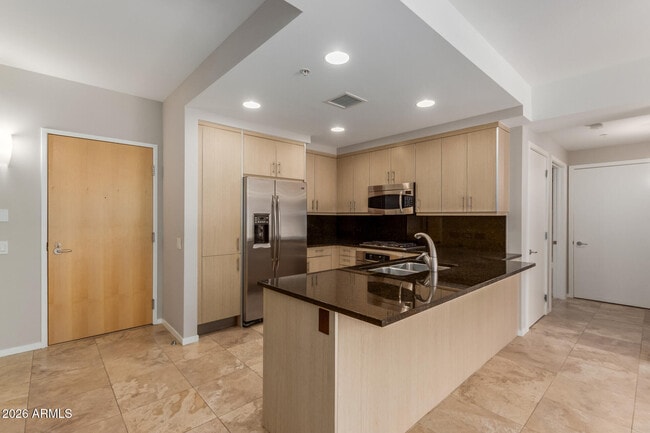 Building Photo - 7117 E Rancho Vista Dr