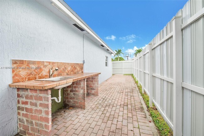 Building Photo - 11480 SW 42nd Terrace