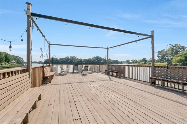 Building Photo - 13 Dock Pathway St