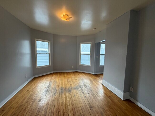 Building Photo - 227 Kellogg St