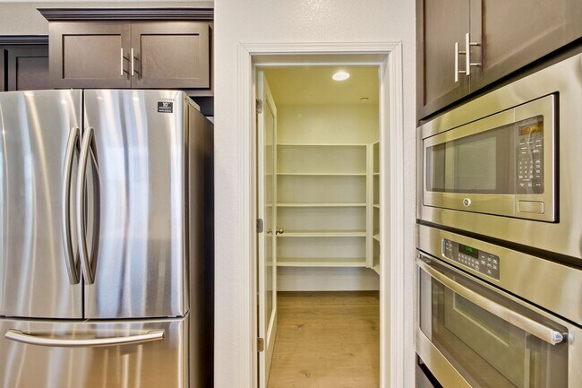 Building Photo - Gorgeous Santa Clara Home with Pool, EV Ho...