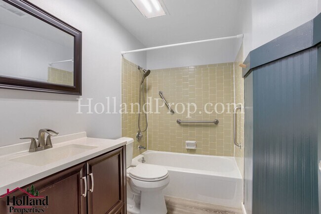 Building Photo - Newly Remodeled 2 Bedroom Condo in Sherwood