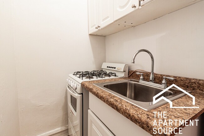 Building Photo - 2827 N Burling St