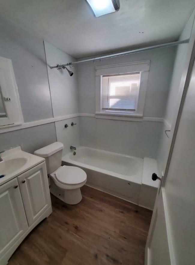 Building Photo - 15815 Parkgrove Ave