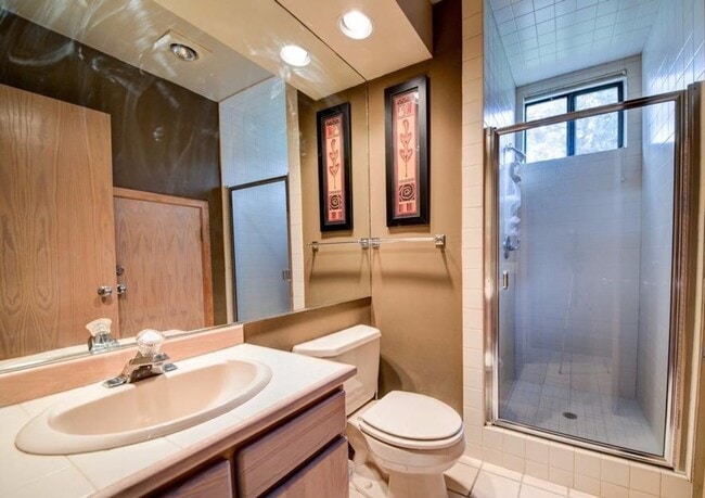 Building Photo - Fully Furnished Eaglewood Condo in Sunriver – Pool, Golf & Trails at Your Doorstep