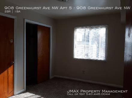 Building Photo - Two bedroom apartment move in ready