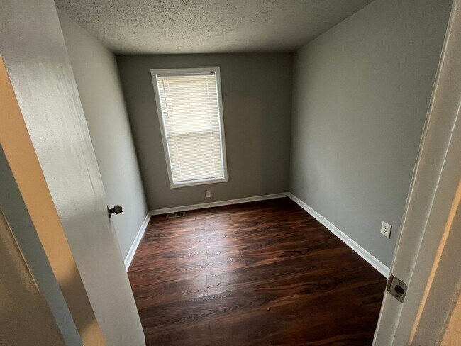 Building Photo - Spacious 3-Bedroom Townhome – Newly Renovated & Move-In Ready! ** VOUCHER HOLDERS ONLY**